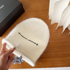 New versatile hat