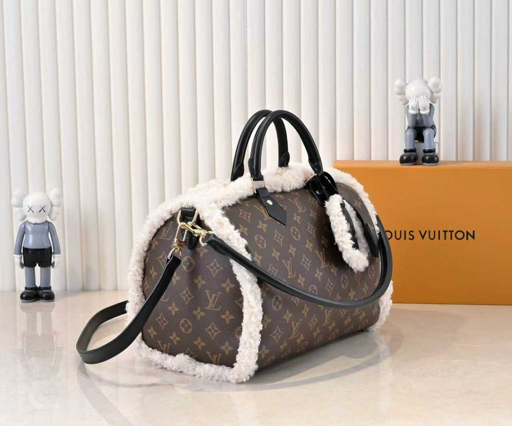 Canvas paired with comfortable wool leather handbag