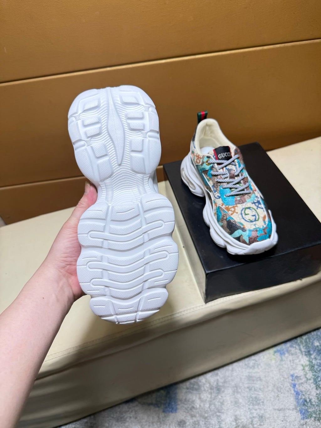 Unique modern style sports shoes