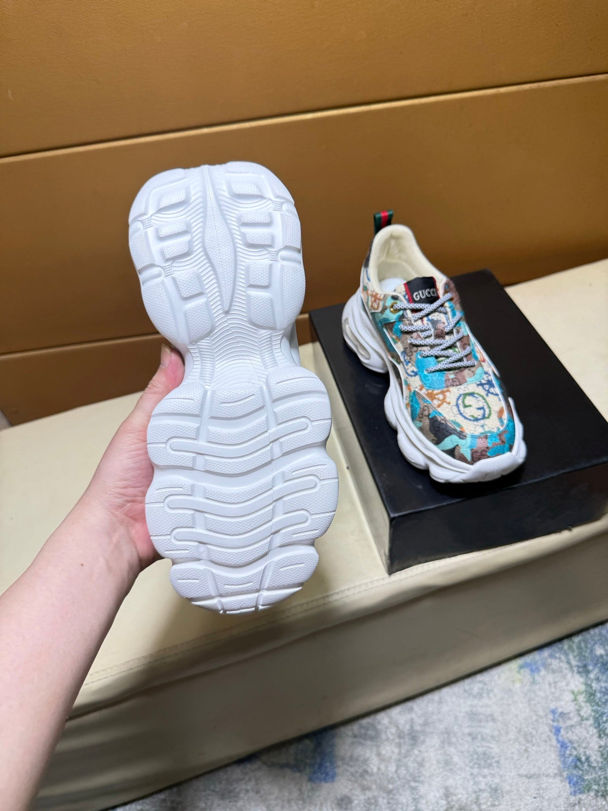 Unique modern style sports shoes