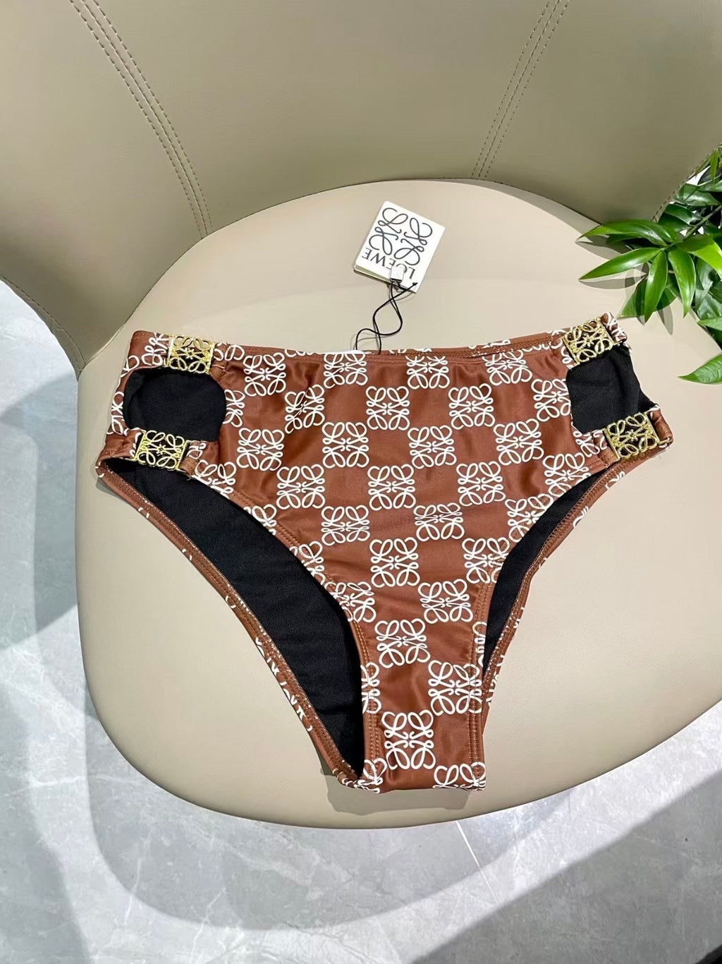 New backless printed swimsuit