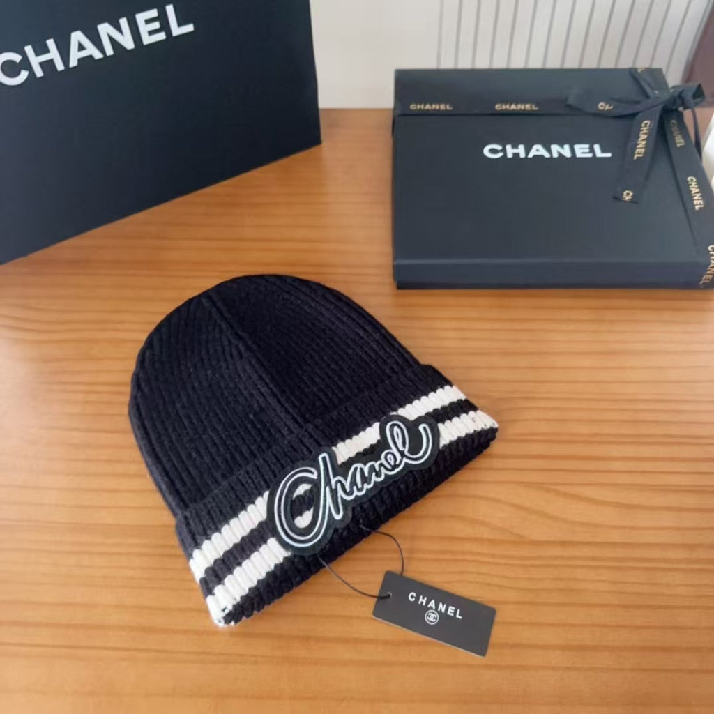 New autumn and winter hats