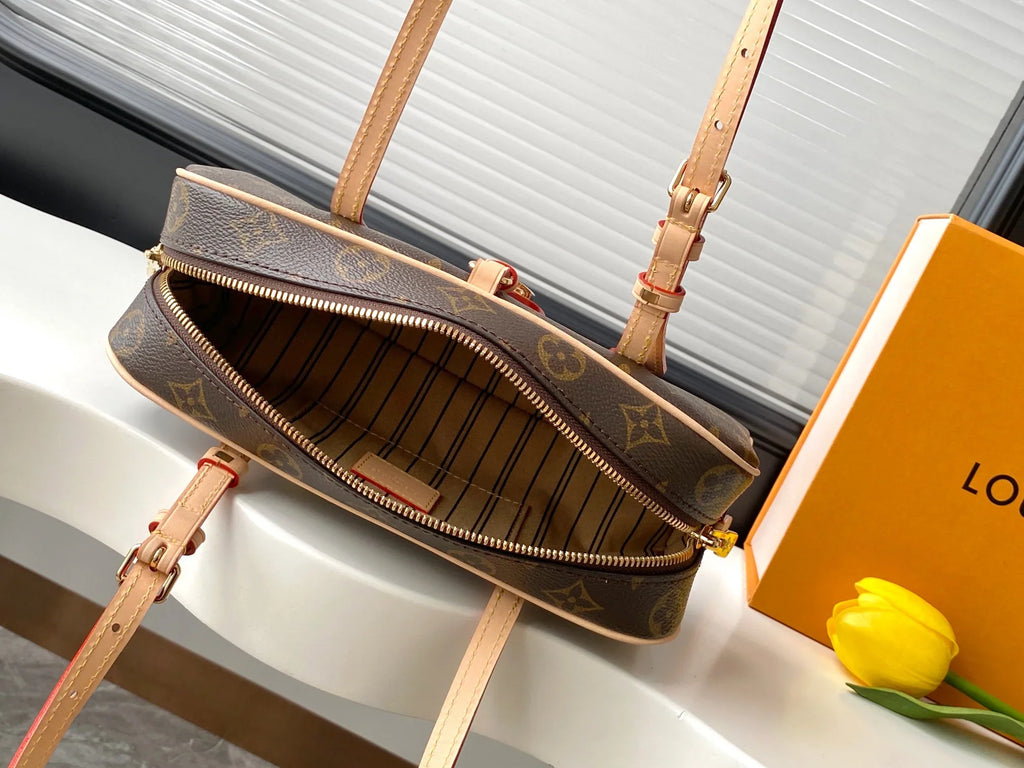 Dynamic 163c chip retro handbag