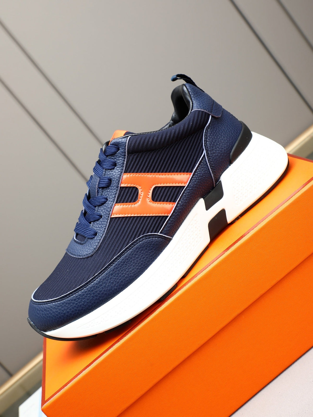 Men's casual sports shoes