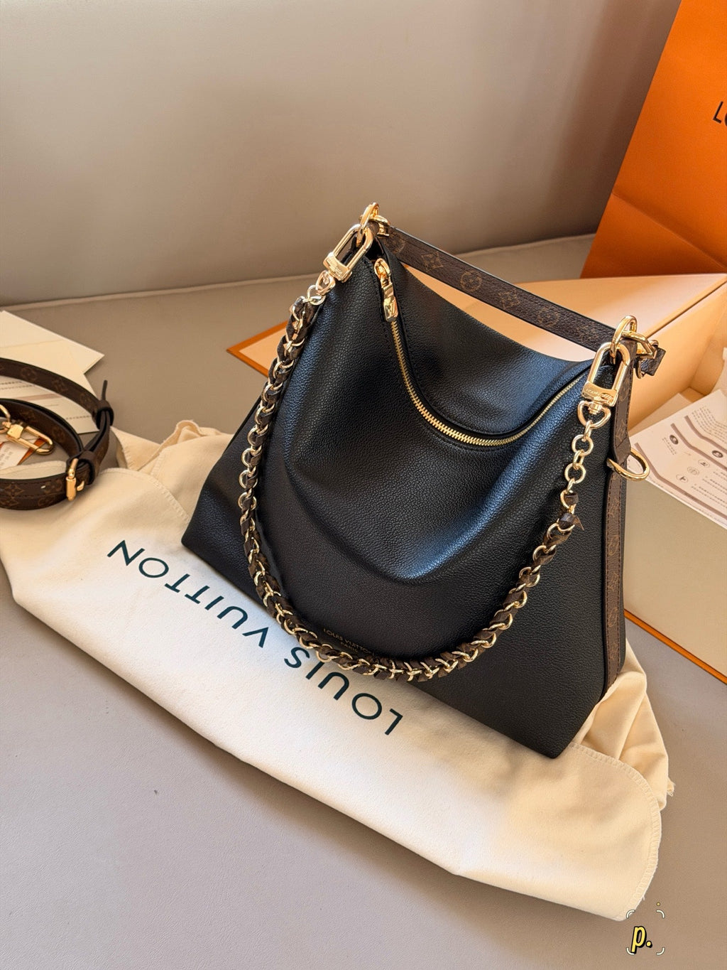 Pure black crescent chain tote bag