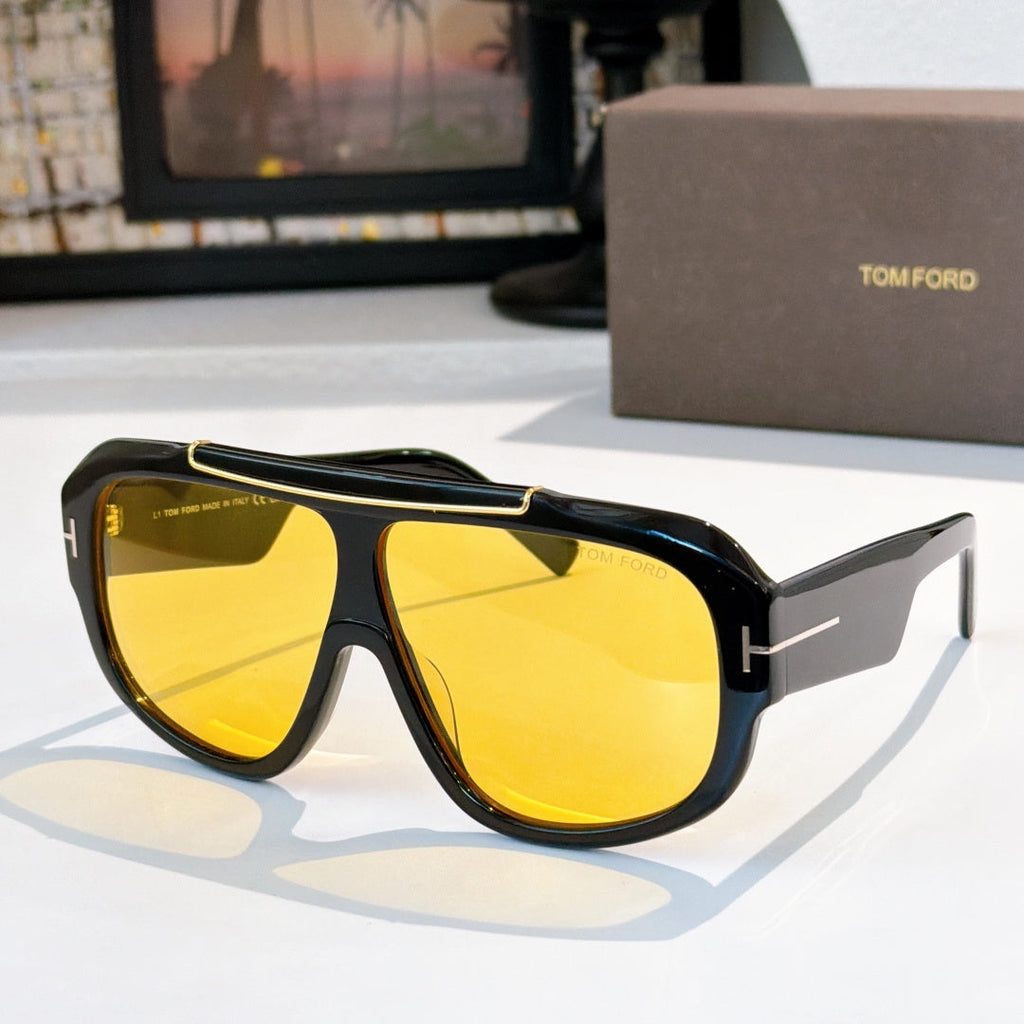 Large frame pilot sunglasses