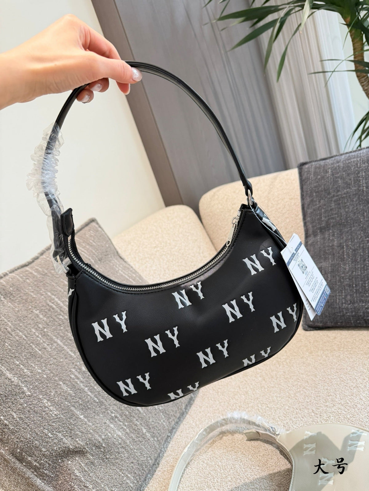 Old Flower Crescent Underarm Bag