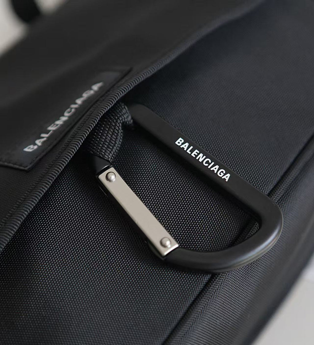 Velcro mountain buckle shoulder bag