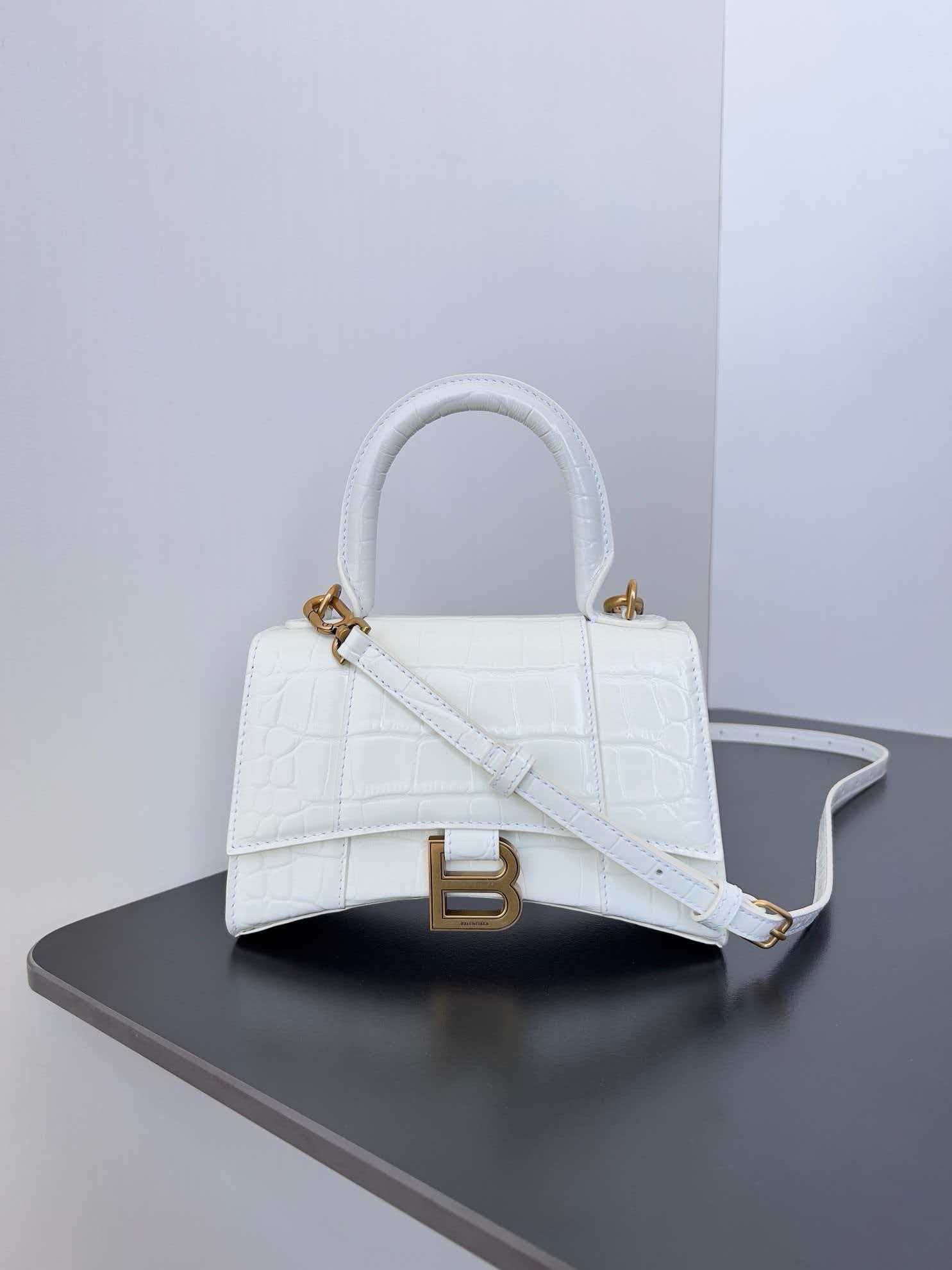 Crocodile patterned white gold buckle shoulder bag