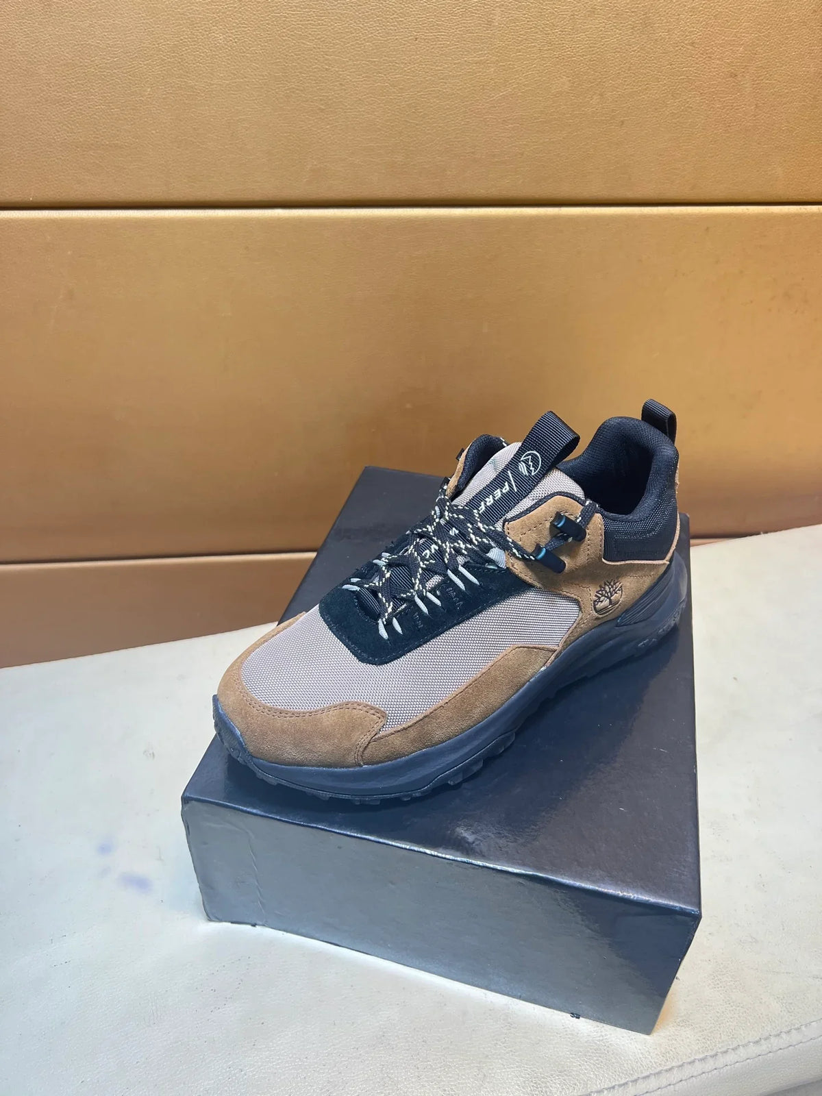 Low cut outdoor casual shoes