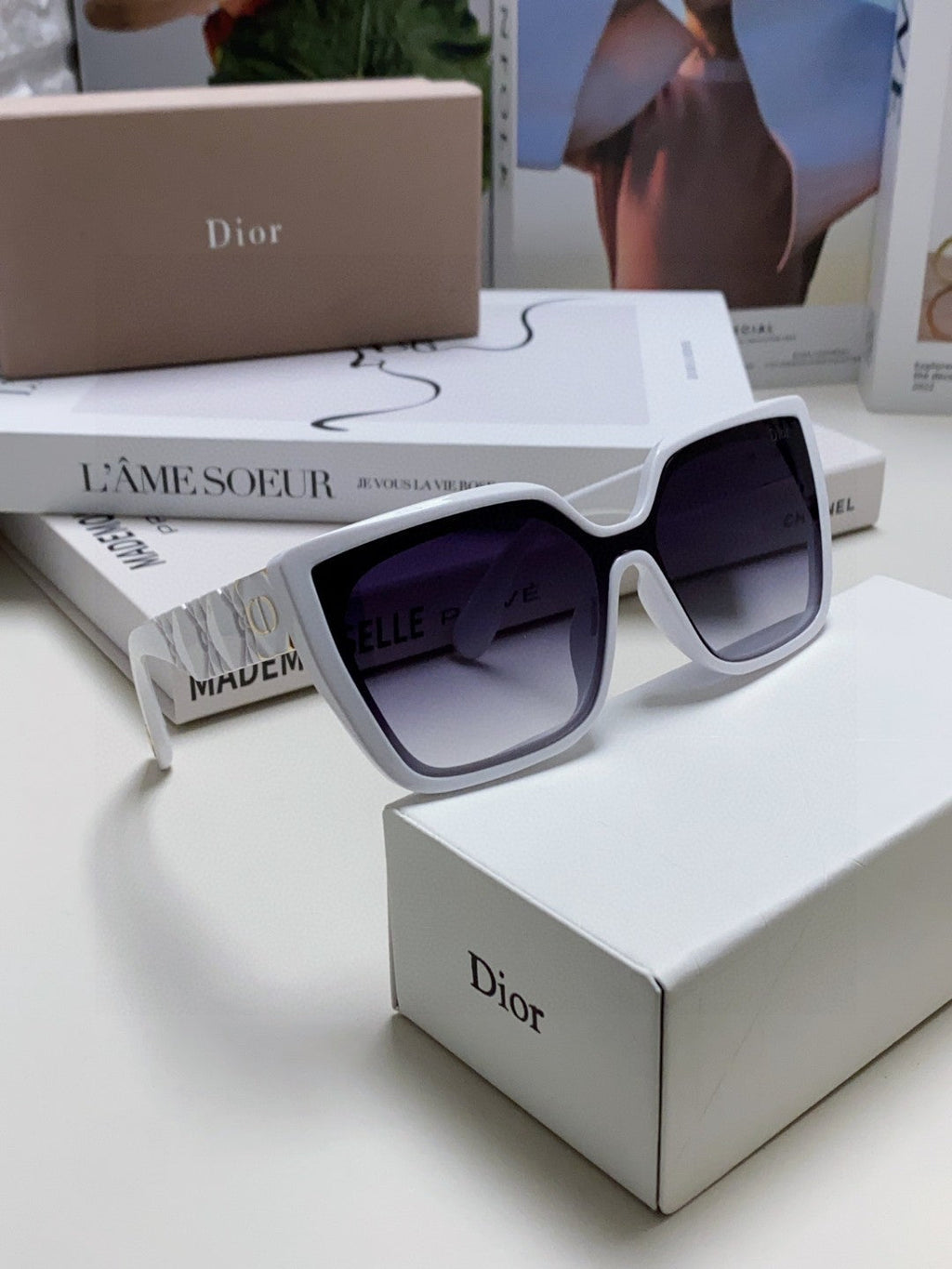 Super Beautiful Geometric Lingge Mirror Legs Super Beautiful New Women's Sunglasses