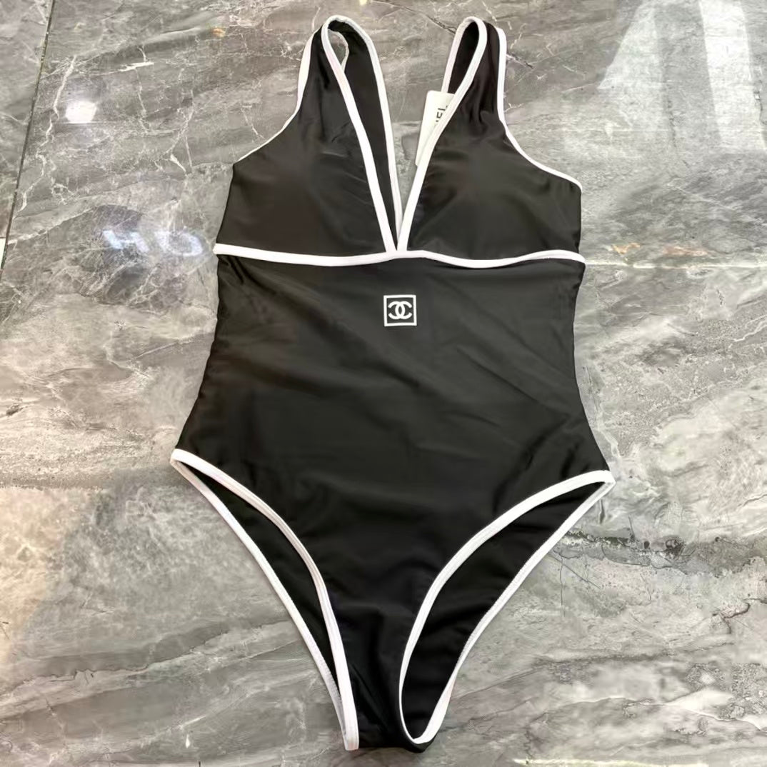New backless one-piece swimsuit