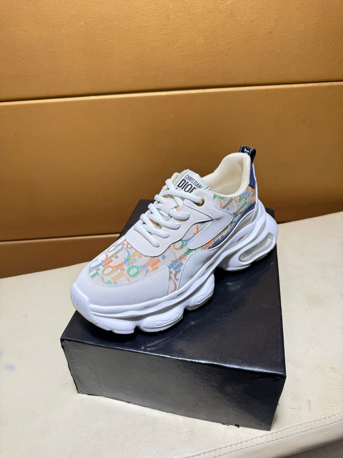 Unique modern style sports shoes