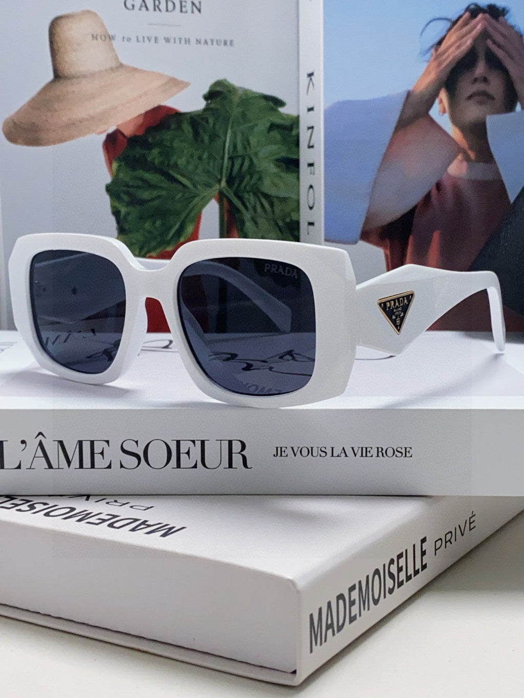 Retro inverted triangle logo sunglasses