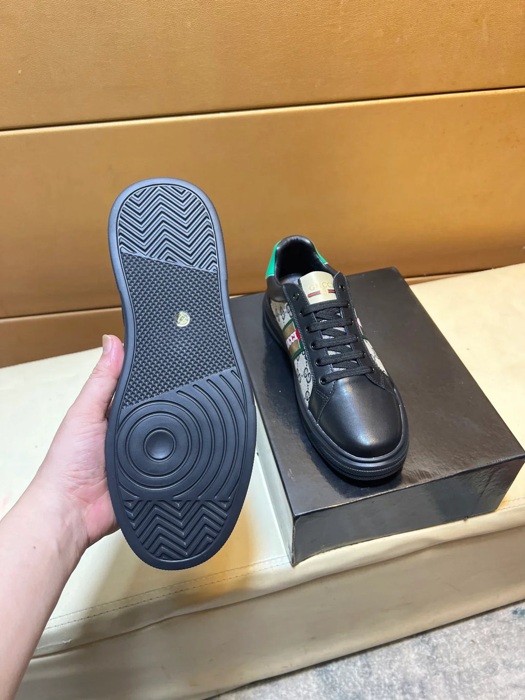 Unique modern style sports shoes