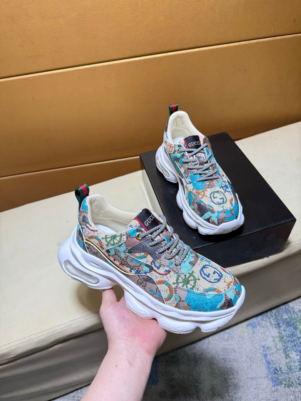 Unique modern style sports shoes
