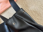Vertical trapezoidal tote bag