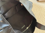 Vertical trapezoidal tote bag