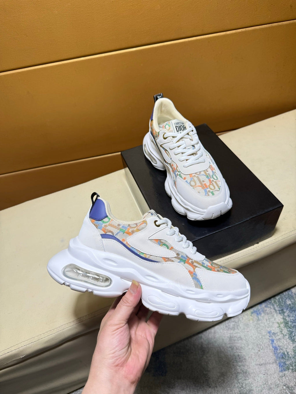 Unique modern style sports shoes
