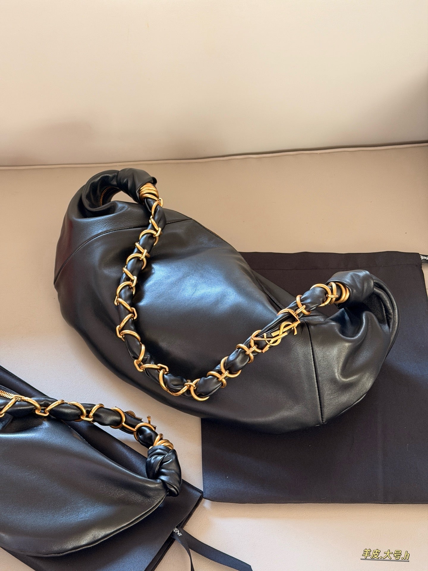 Round leather shoulder strap, crescent shaped semi-circular hobo, underarm bag, sheepskin