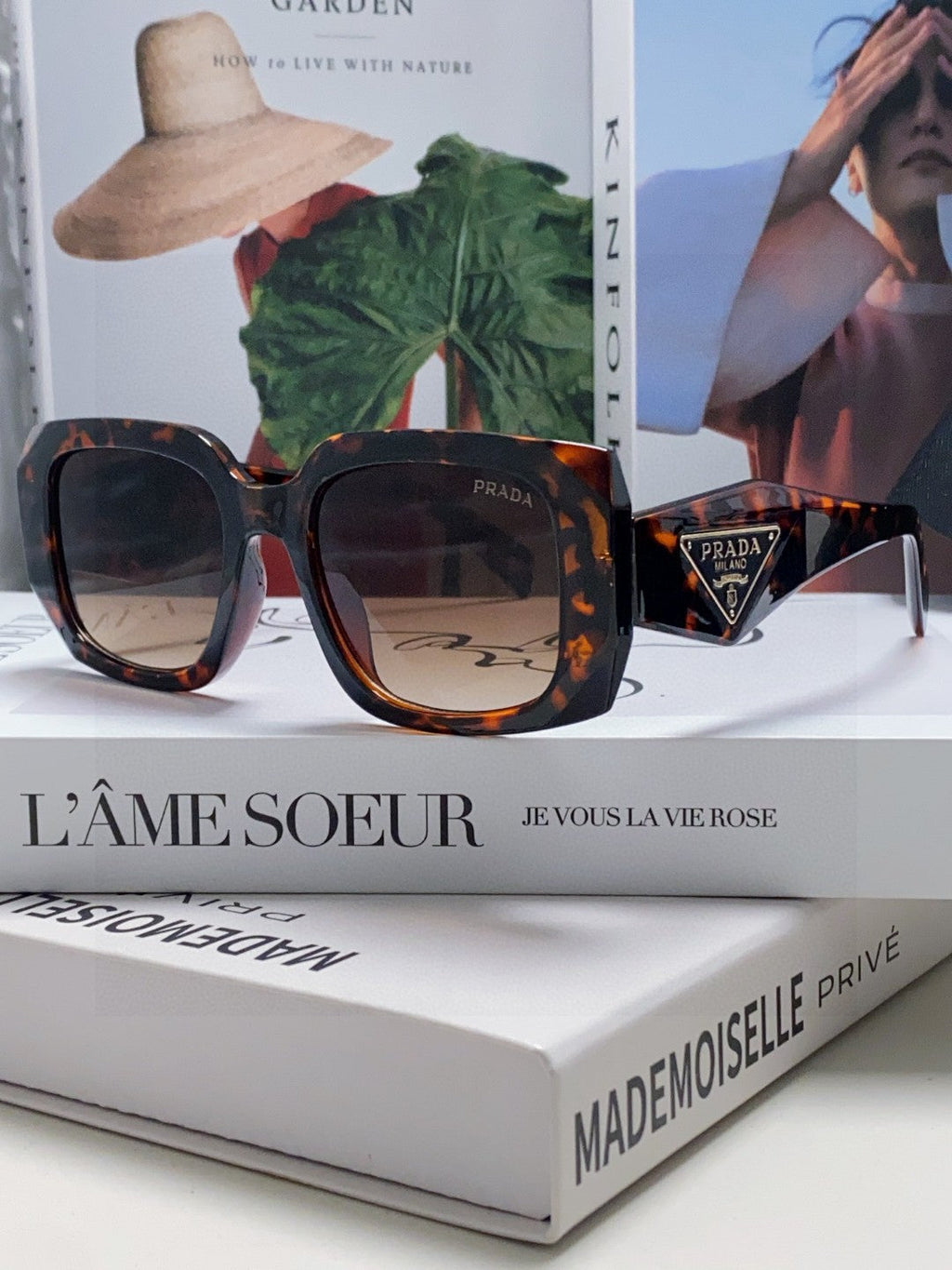 Retro inverted triangle logo sunglasses