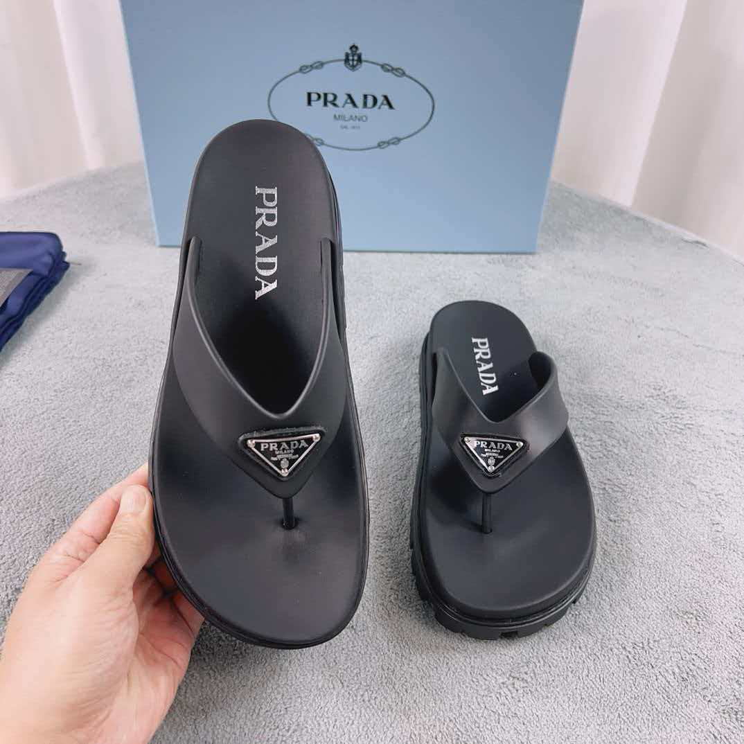 Latest couple style clamp slippers