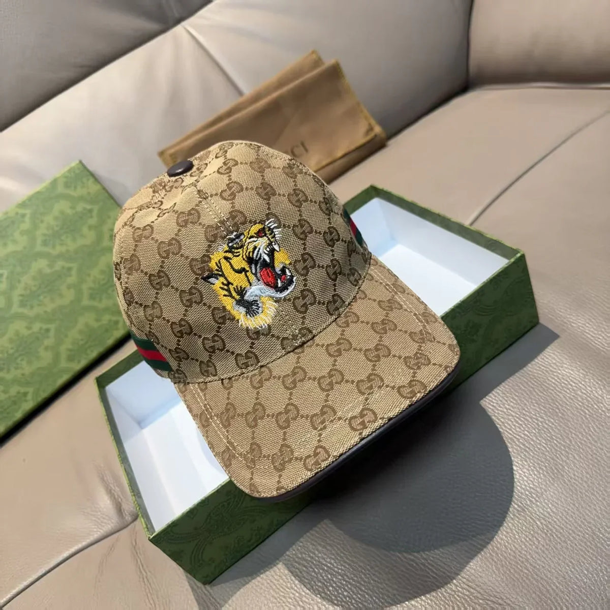 New embroidered baseball cap