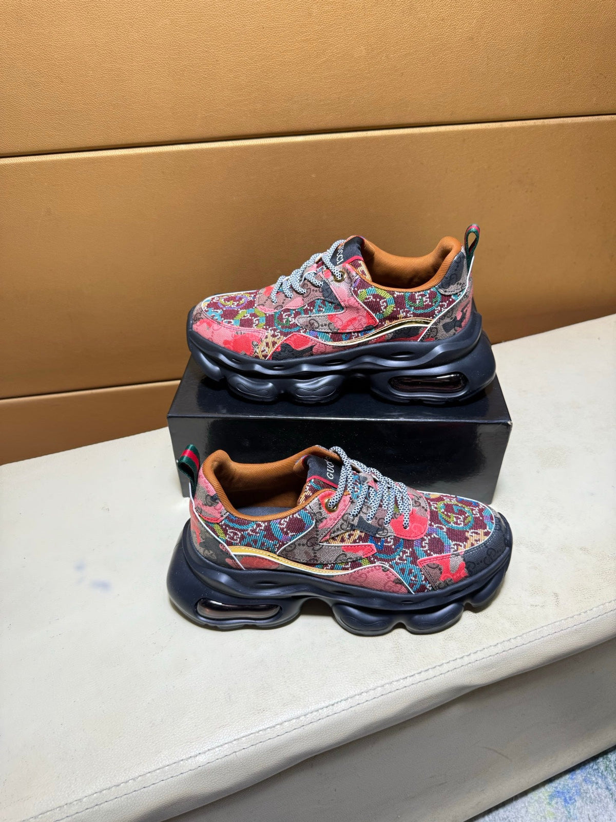 Unique modern style sports shoes