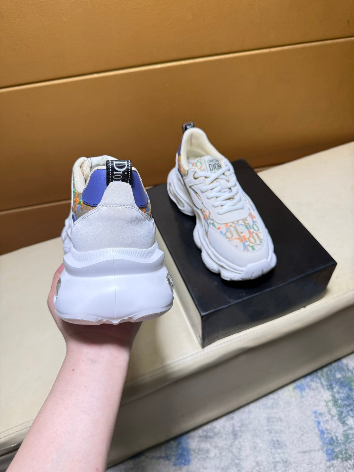 Unique modern style sports shoes
