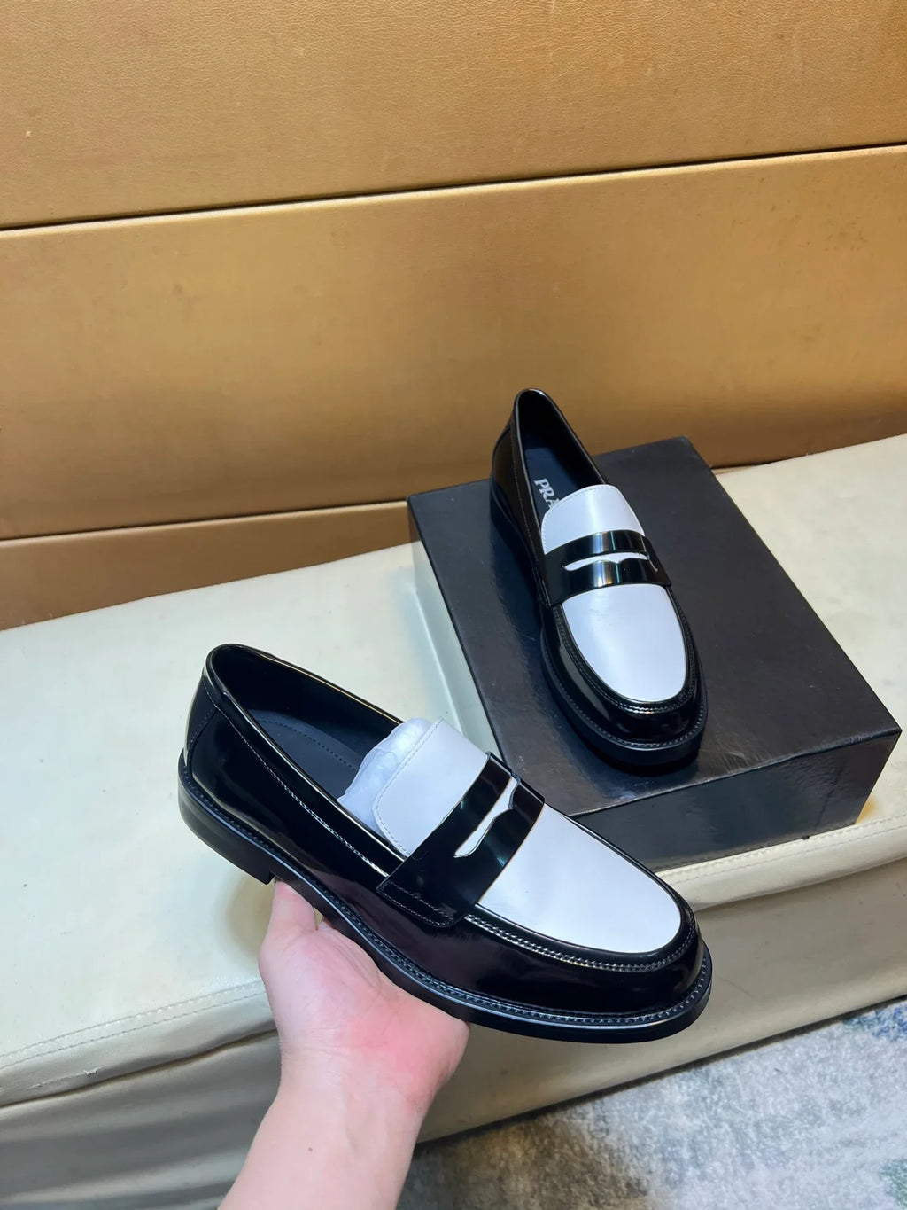 Modern style sports shoes