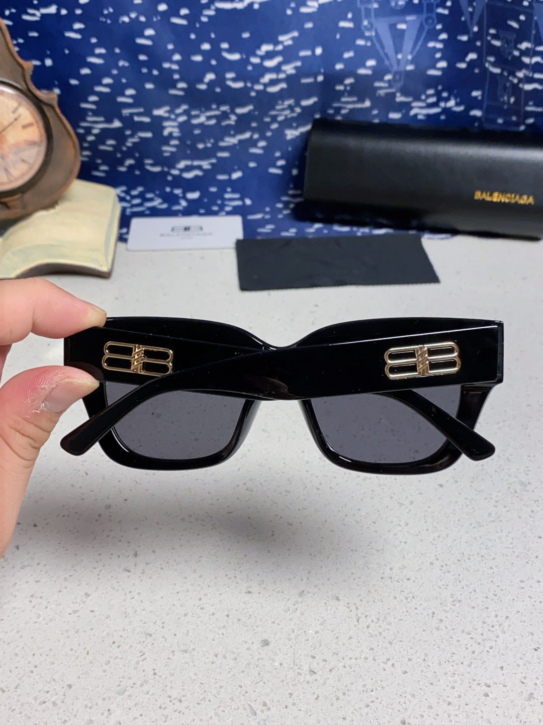 Small frame slimming sunscreen and UV resistant sunglasses
