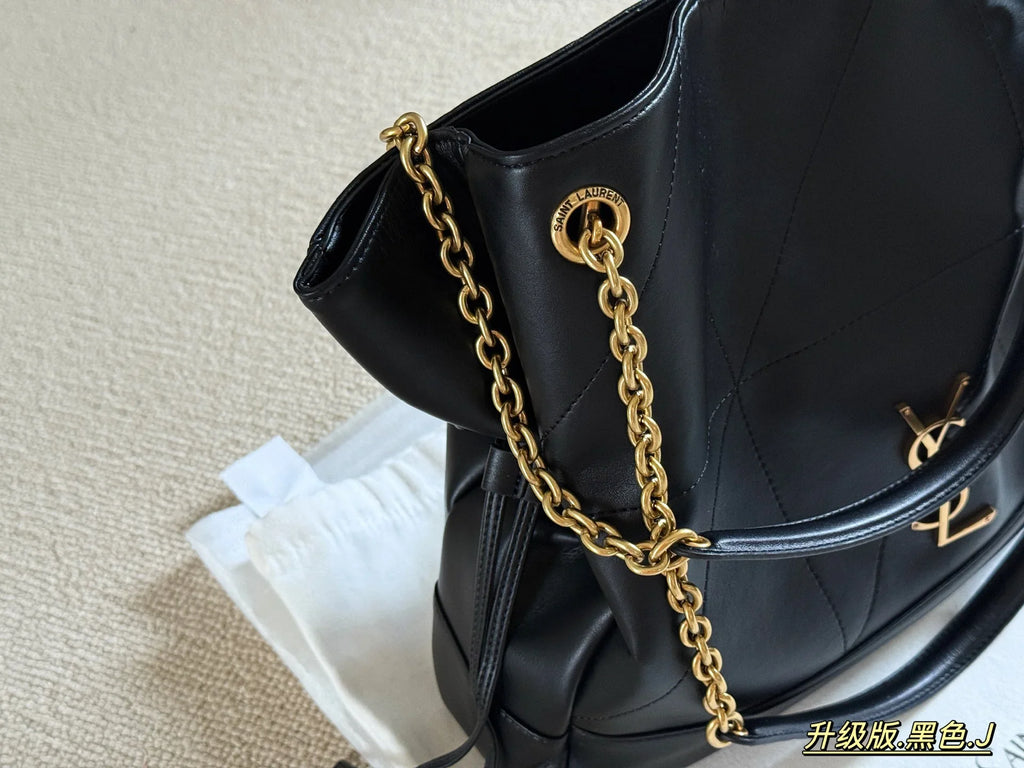 Triangular drawstring tote bag