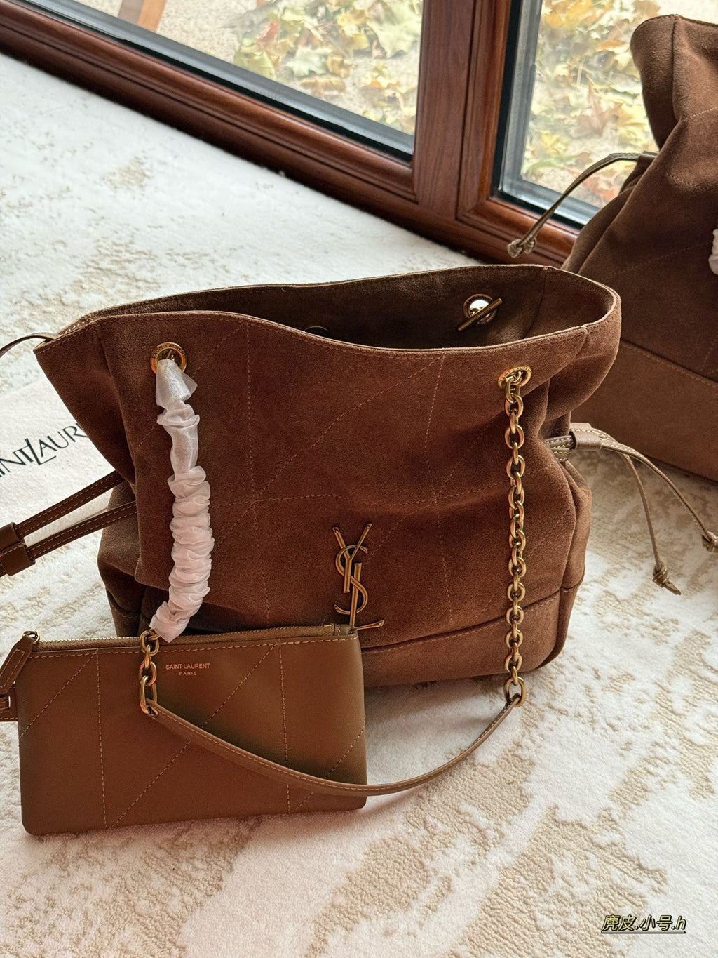Matte suede triangular grid tote bag