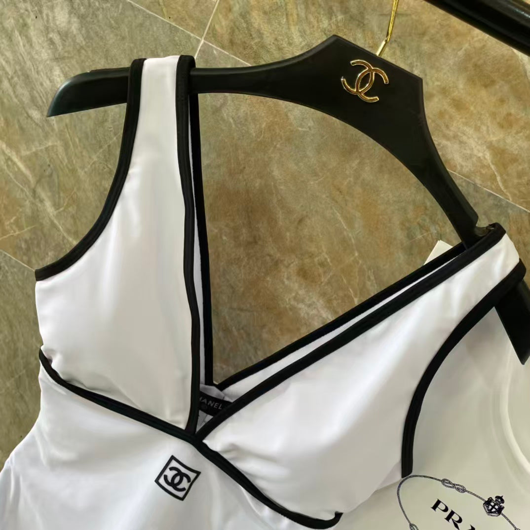 New backless one-piece swimsuit