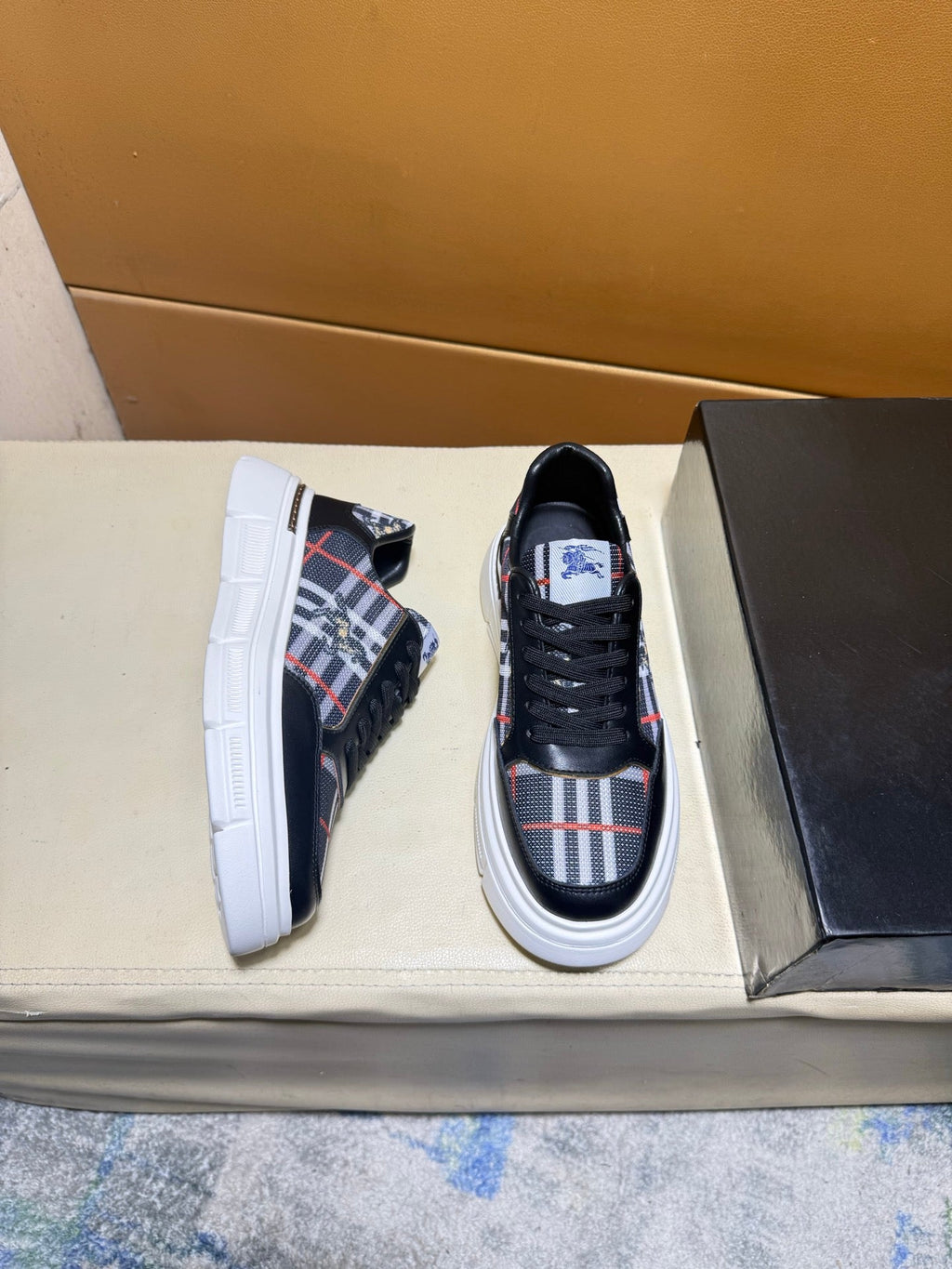 🏃 Casual shoes are a must-have for trendy men