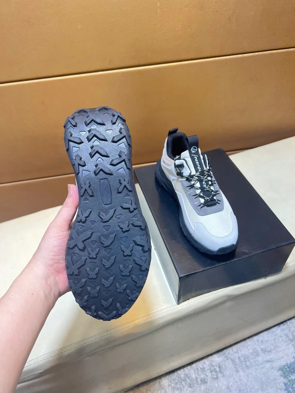 Low cut outdoor casual shoes