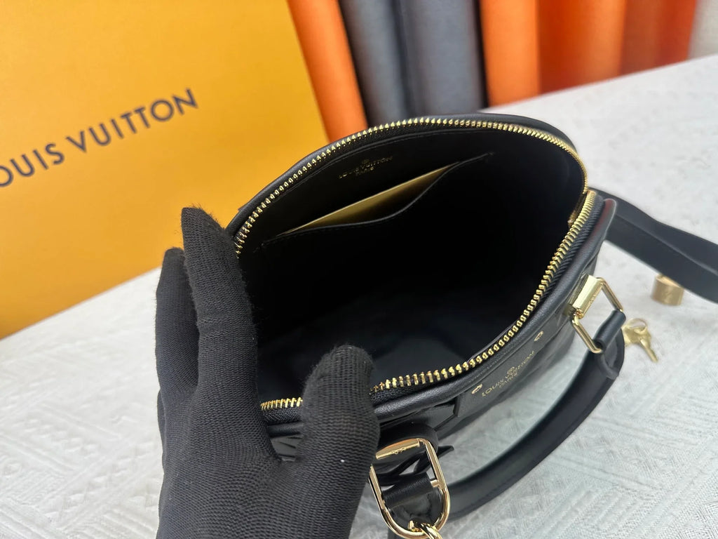 Classic Alma handbag