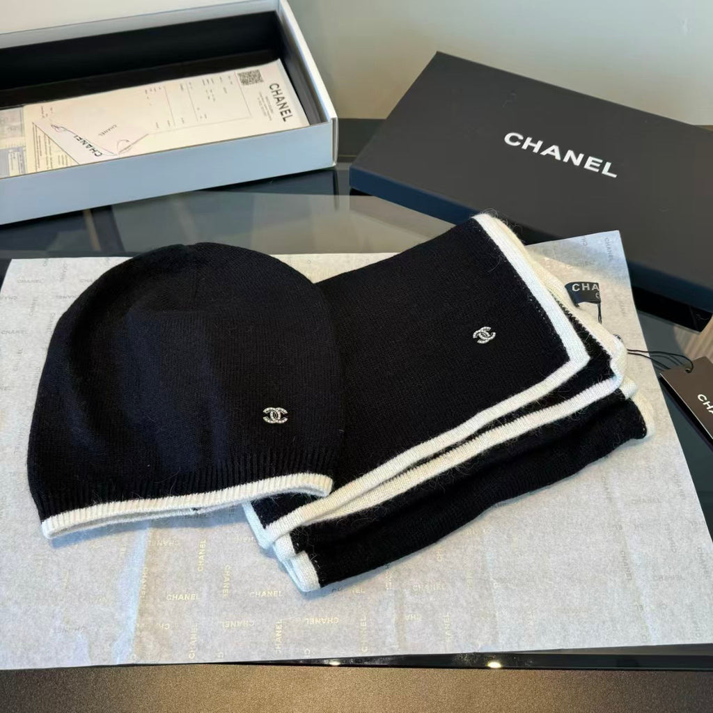 New set scarf