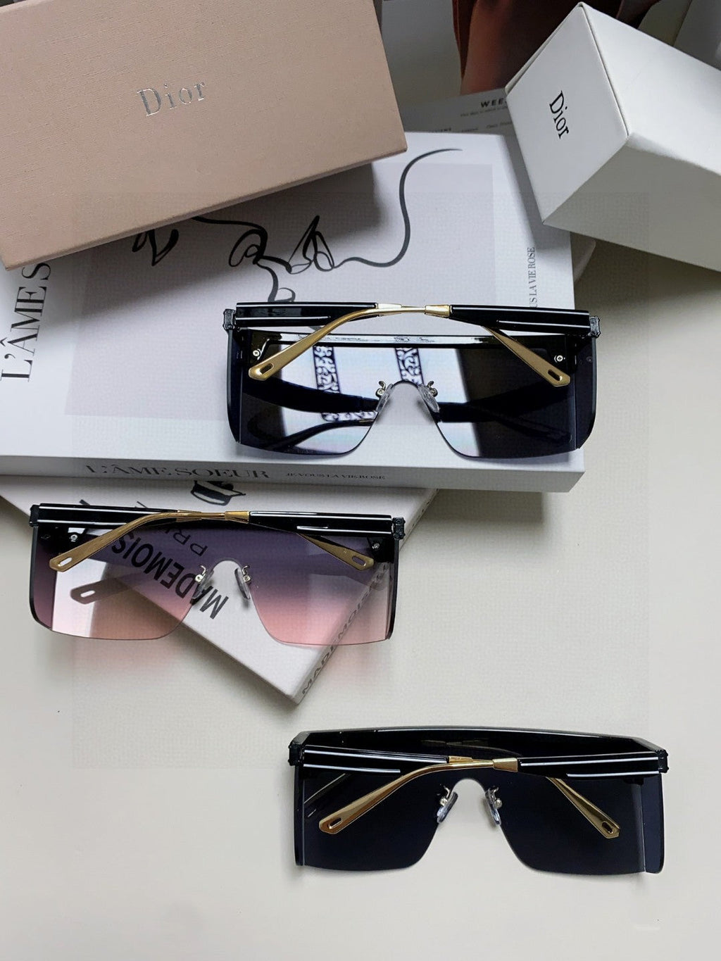 Large frame letter logo fashionable sunglasses