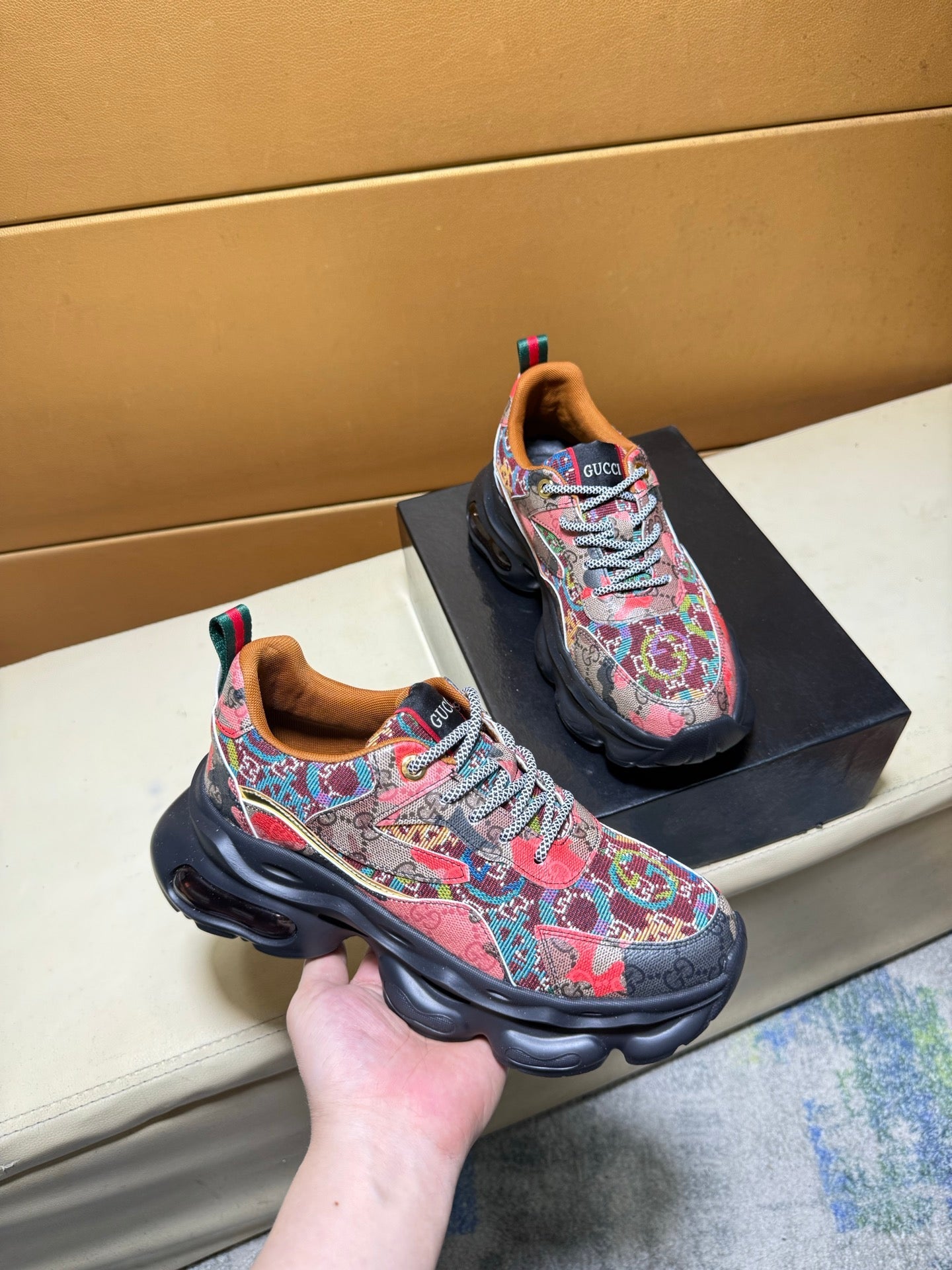 Unique modern style sports shoes