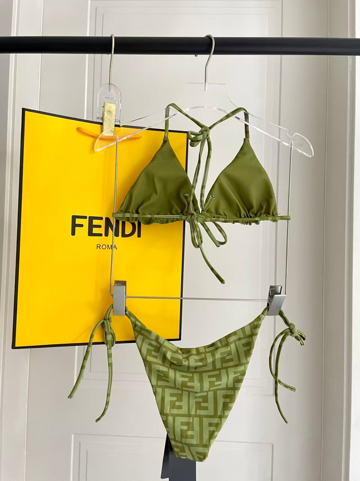 New split camisole swimsuit