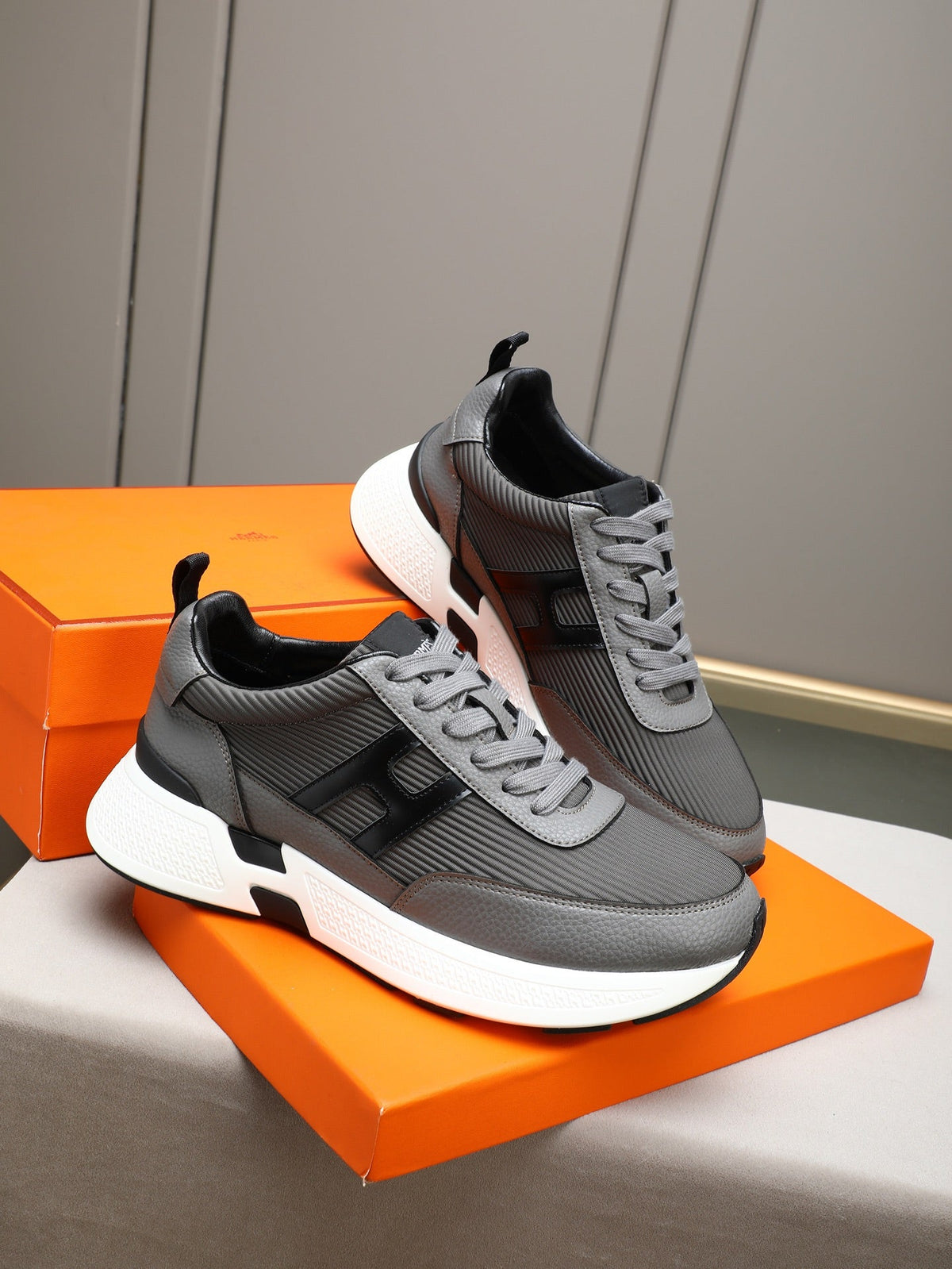 Men's casual sports shoes