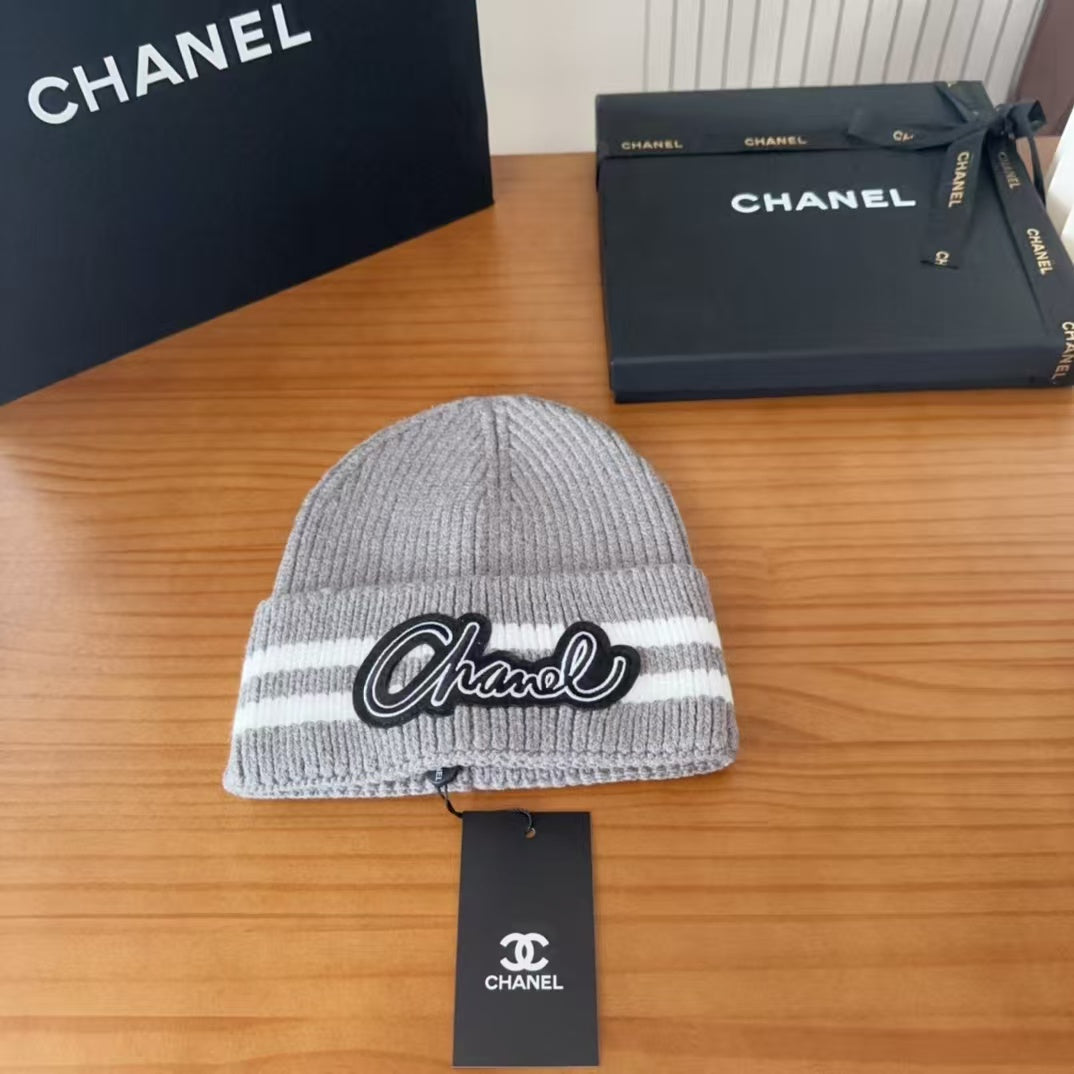 New autumn and winter hats