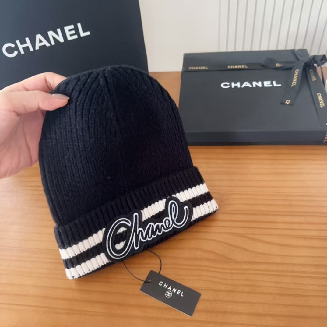 New autumn and winter hats