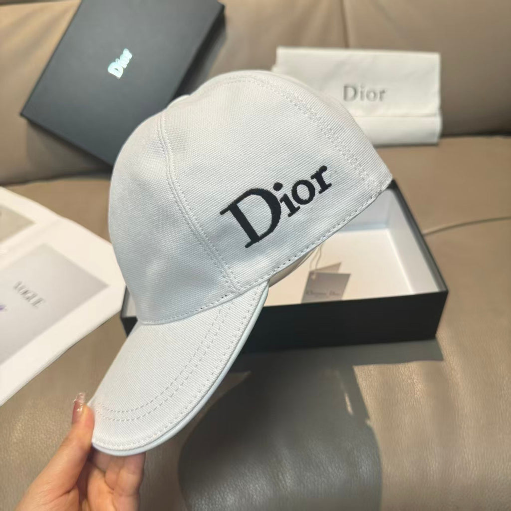 New letter embroidered baseball cap