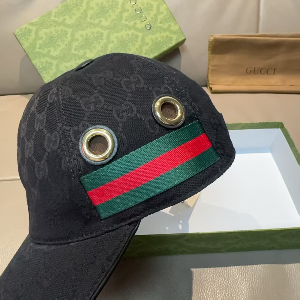 Steel buckle baseball cap