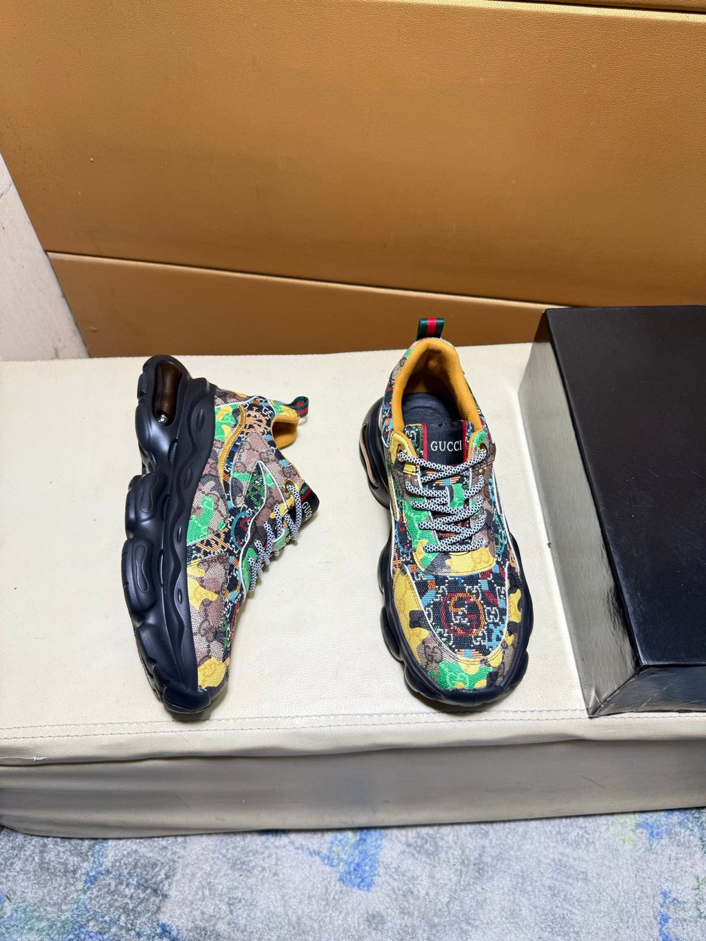 Unique modern style sports shoes