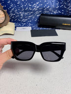 Small frame slimming sunscreen and UV resistant sunglasses