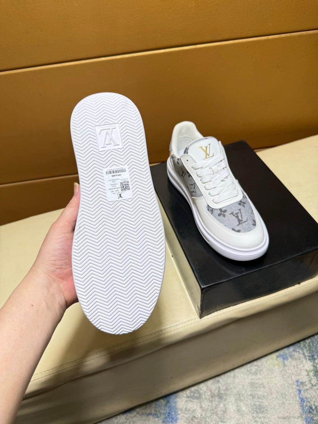 Unique modern style sports shoes