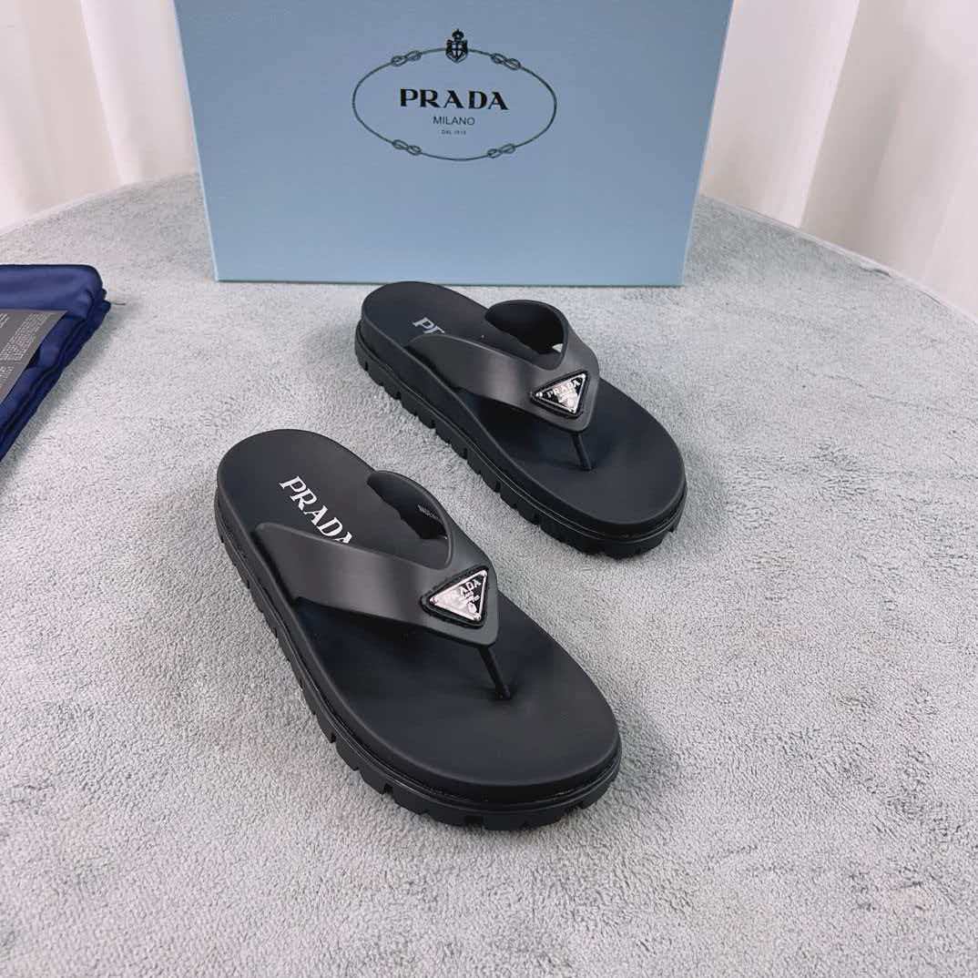 Latest couple style clamp slippers